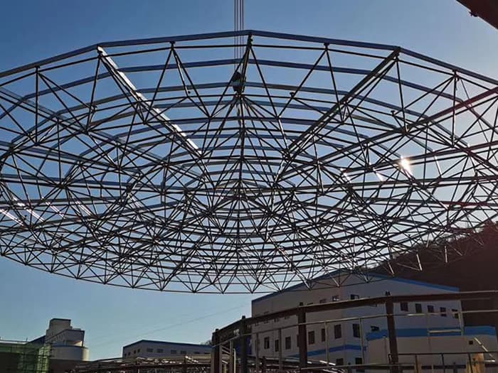 孝义螺栓球网架工程施工现场